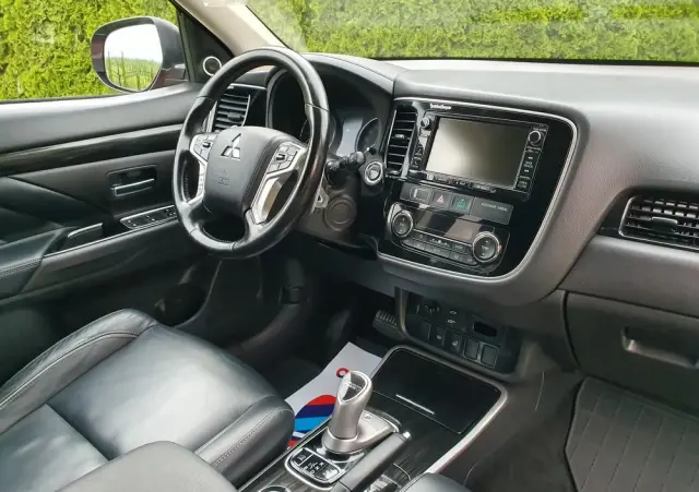 MITSUBISHI Outlander PHEV Instyle NAVI +