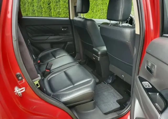 MITSUBISHI Outlander PHEV Instyle NAVI +