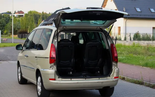 PEUGEOT 807 2.0 HDi Premium