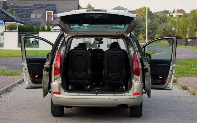 PEUGEOT 807 2.0 HDi Premium