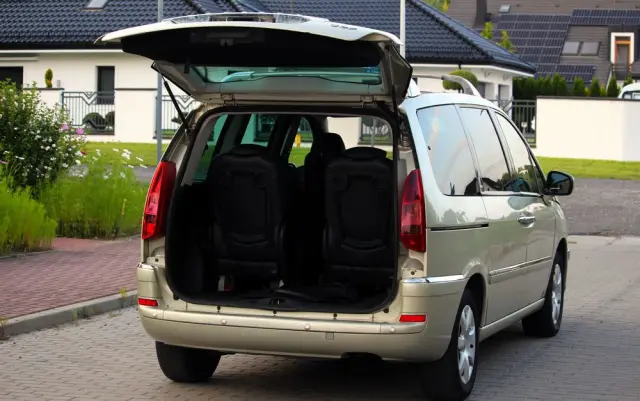 PEUGEOT 807 2.0 HDi Premium