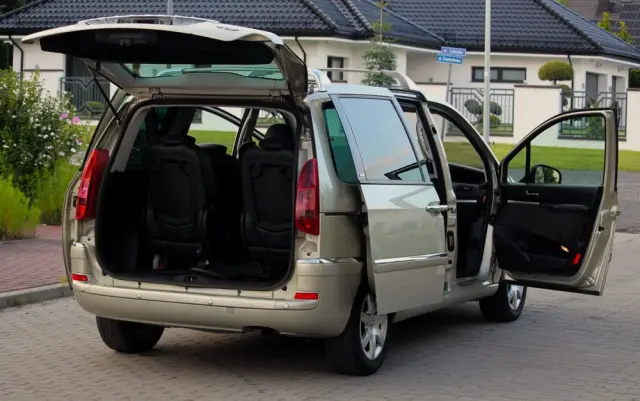 PEUGEOT 807 2.0 HDi Premium