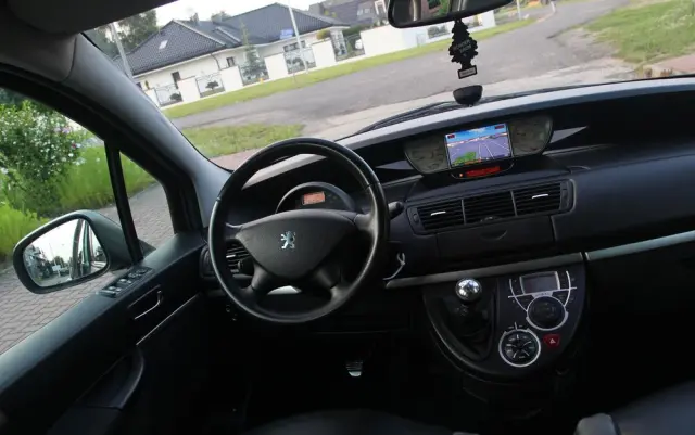 PEUGEOT 807 2.0 HDi Premium