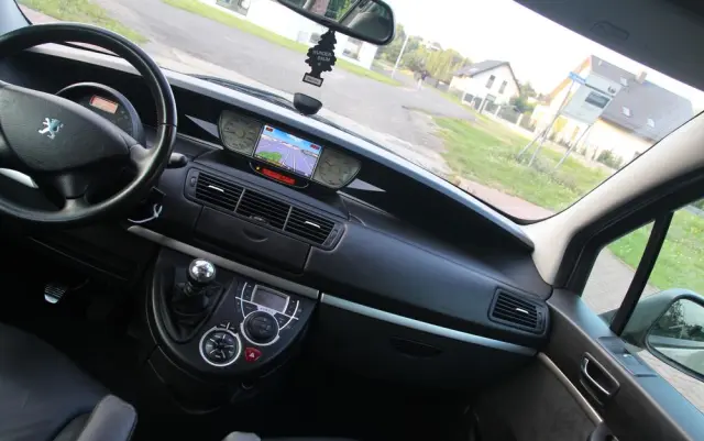 PEUGEOT 807 2.0 HDi Premium