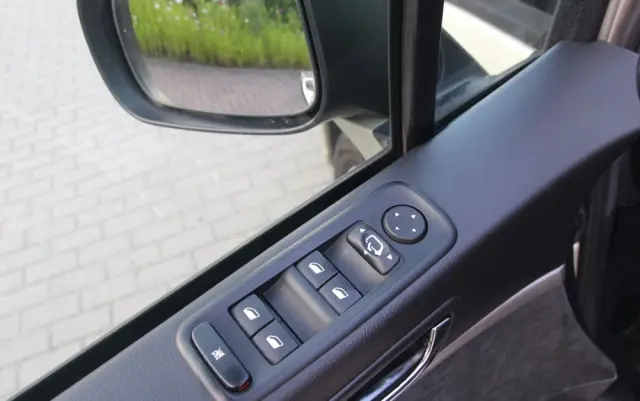 PEUGEOT 807 2.0 HDi Premium