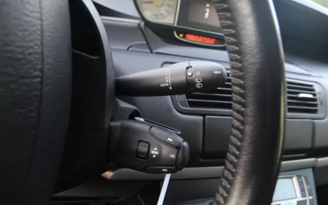 PEUGEOT 807 2.0 HDi Premium