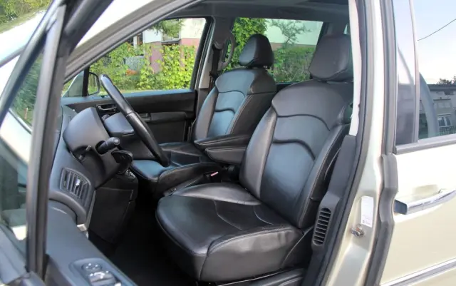 PEUGEOT 807 2.0 HDi Premium