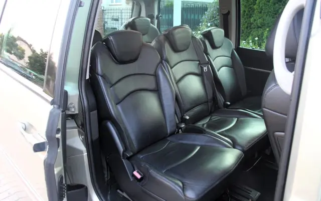 PEUGEOT 807 2.0 HDi Premium