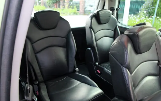 PEUGEOT 807 2.0 HDi Premium