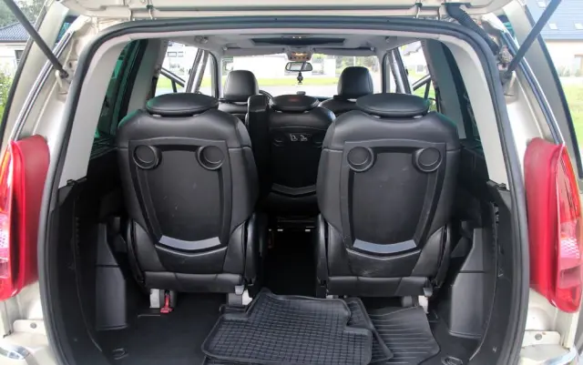 PEUGEOT 807 2.0 HDi Premium