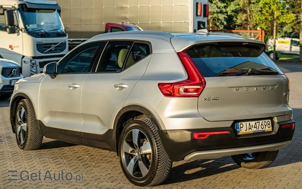 VOLVO XC 40 T5 AWD Geartronic Momentum Pro