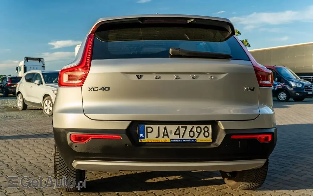 VOLVO XC 40 T5 AWD Geartronic Momentum Pro