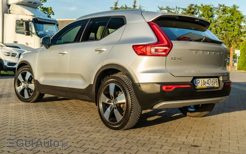 VOLVO XC 40 T5 AWD Geartronic Momentum Pro