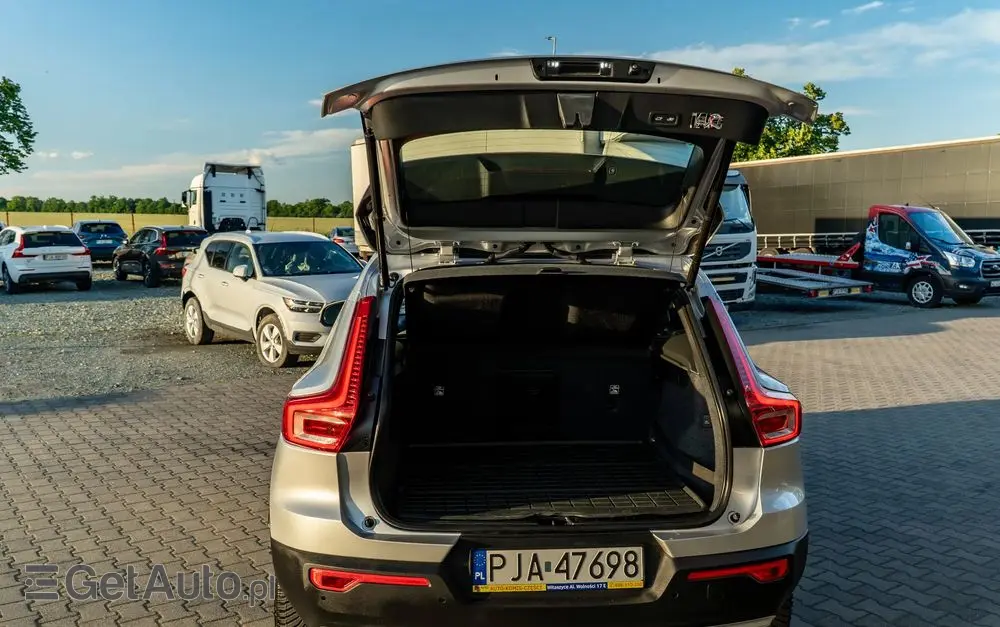 VOLVO XC 40 T5 AWD Geartronic Momentum Pro