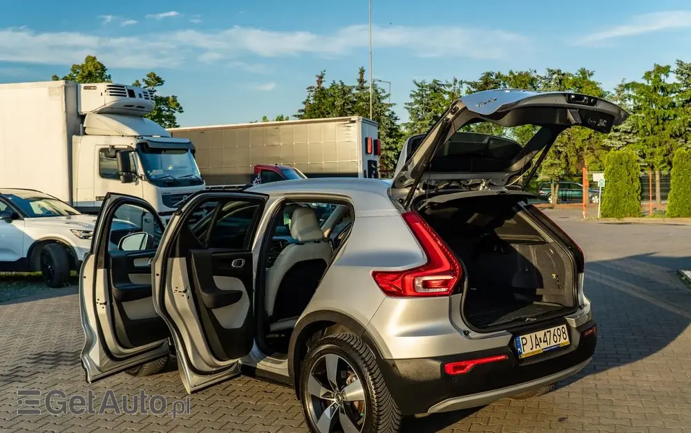 VOLVO XC 40 T5 AWD Geartronic Momentum Pro