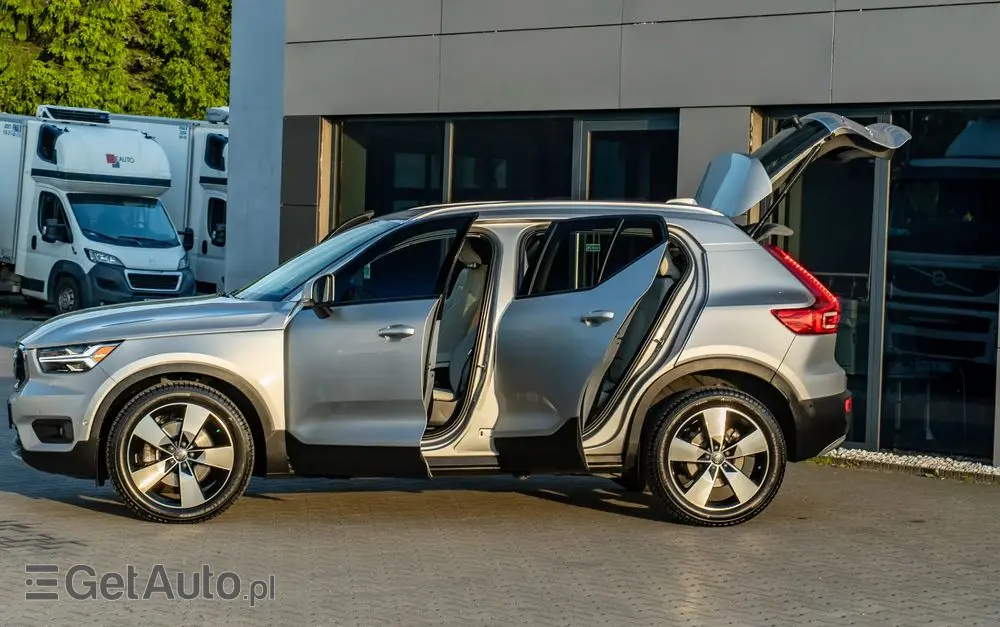 VOLVO XC 40 T5 AWD Geartronic Momentum Pro
