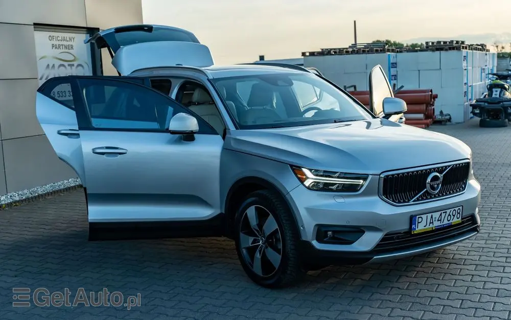 VOLVO XC 40 T5 AWD Geartronic Momentum Pro