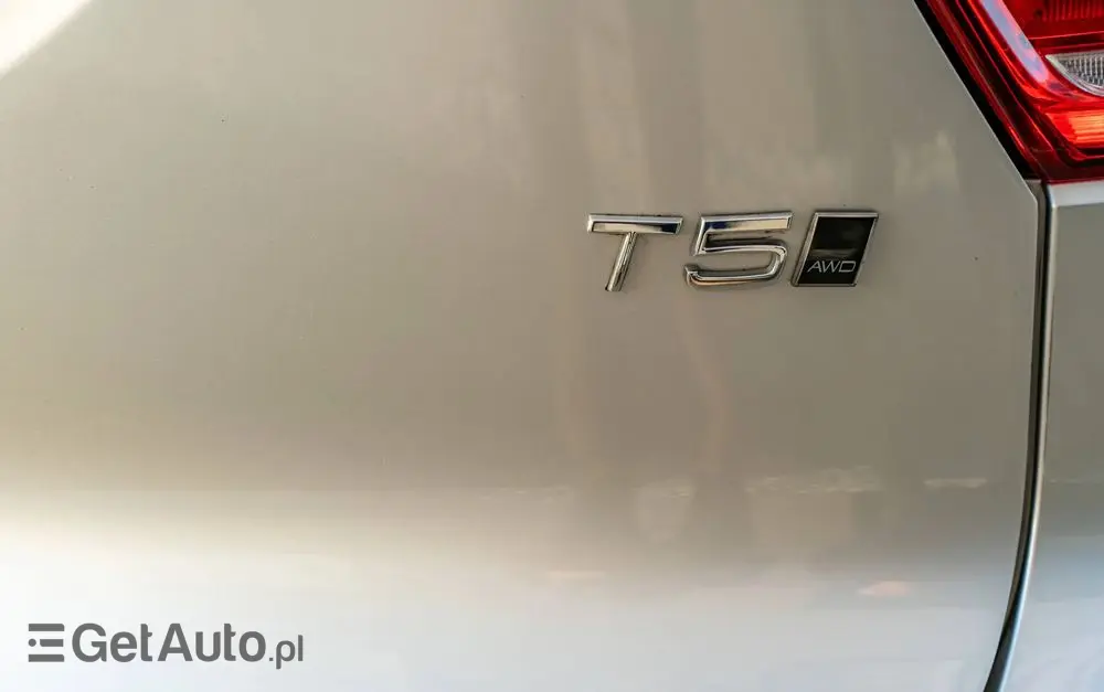 VOLVO XC 40 T5 AWD Geartronic Momentum Pro