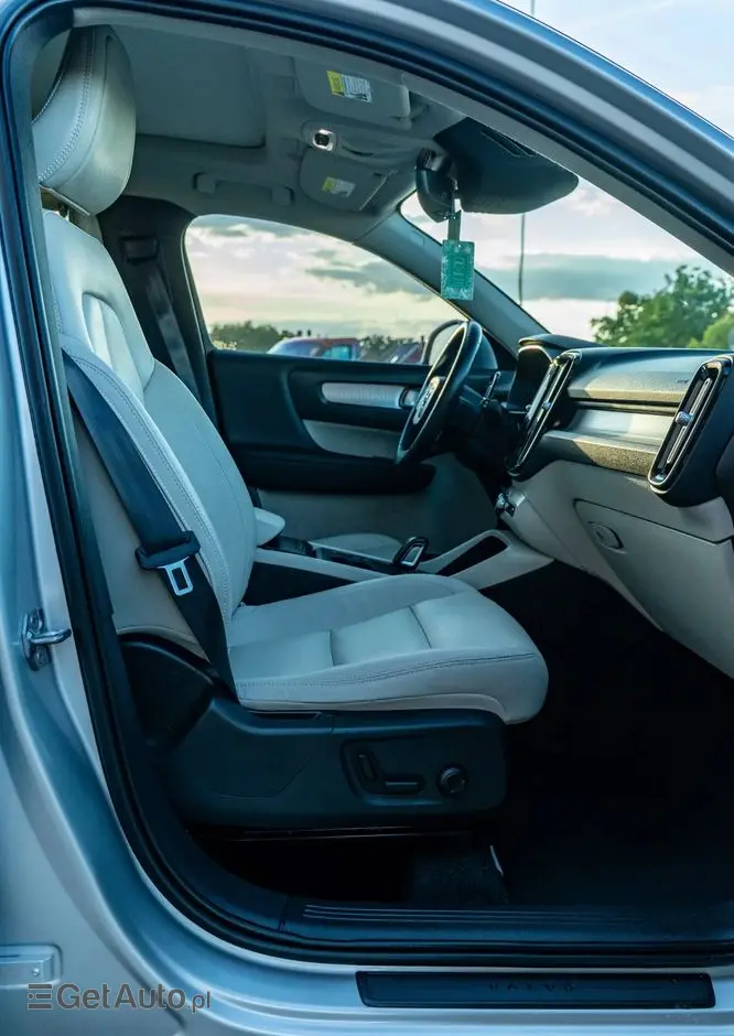 VOLVO XC 40 T5 AWD Geartronic Momentum Pro