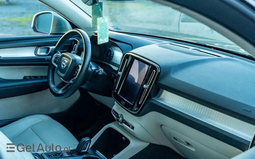 VOLVO XC 40 T5 AWD Geartronic Momentum Pro