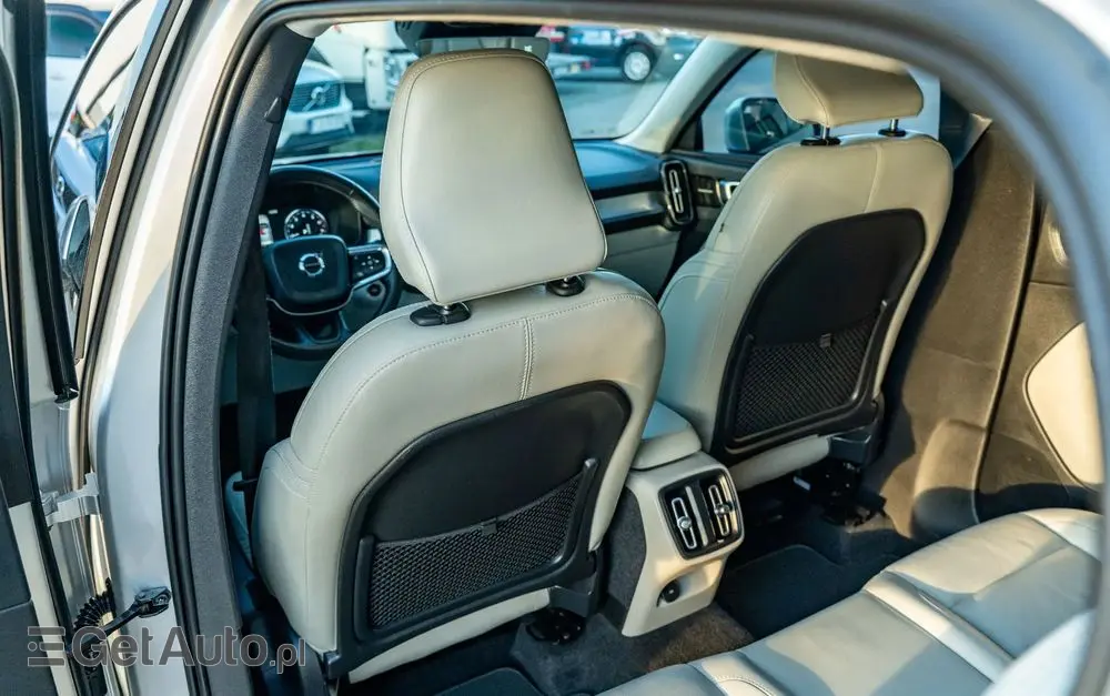 VOLVO XC 40 T5 AWD Geartronic Momentum Pro
