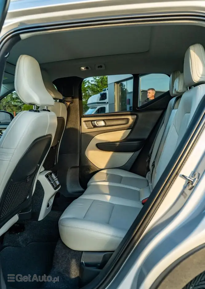 VOLVO XC 40 T5 AWD Geartronic Momentum Pro
