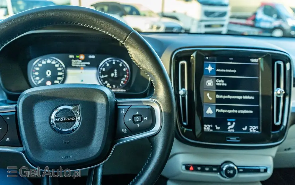 VOLVO XC 40 T5 AWD Geartronic Momentum Pro
