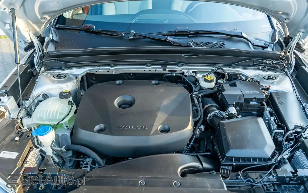 VOLVO XC 40 T5 AWD Geartronic Momentum Pro