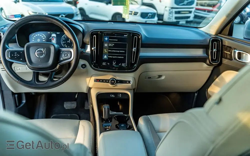 VOLVO XC 40 T5 AWD Geartronic Momentum Pro