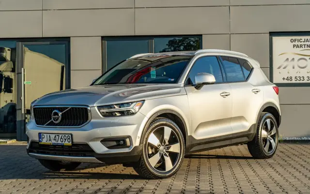 VOLVO XC 40 T5 AWD Geartronic Momentum Pro