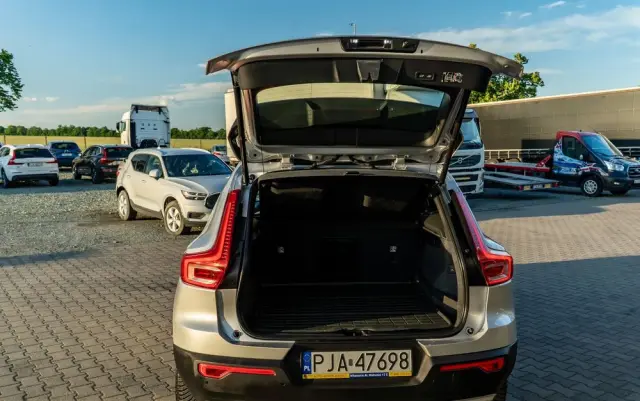 VOLVO XC 40 T5 AWD Geartronic Momentum Pro