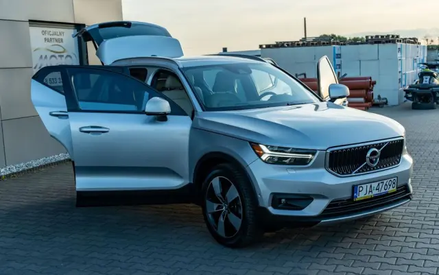 VOLVO XC 40 T5 AWD Geartronic Momentum Pro