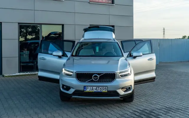 VOLVO XC 40 T5 AWD Geartronic Momentum Pro