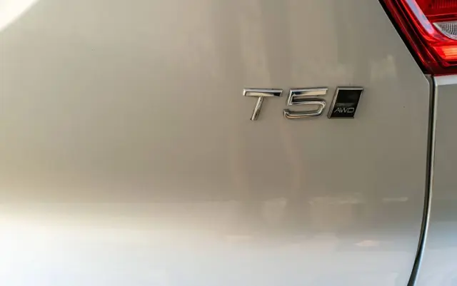 VOLVO XC 40 T5 AWD Geartronic Momentum Pro