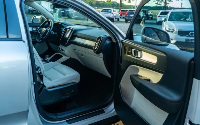 VOLVO XC 40 T5 AWD Geartronic Momentum Pro