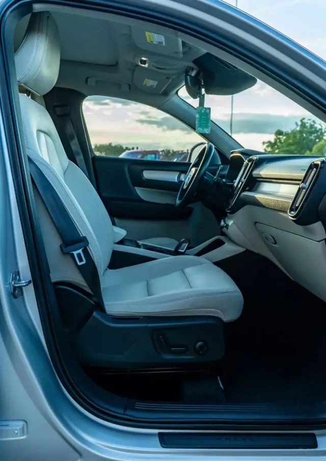 VOLVO XC 40 T5 AWD Geartronic Momentum Pro
