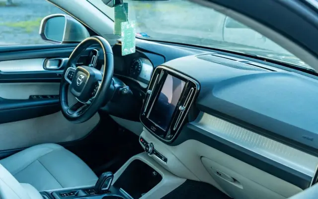 VOLVO XC 40 T5 AWD Geartronic Momentum Pro