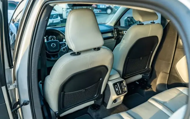 VOLVO XC 40 T5 AWD Geartronic Momentum Pro
