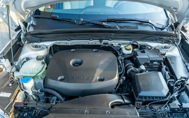VOLVO XC 40 T5 AWD Geartronic Momentum Pro