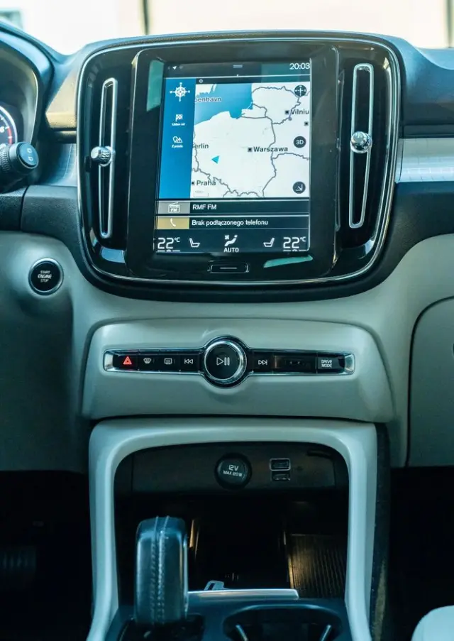 VOLVO XC 40 T5 AWD Geartronic Momentum Pro