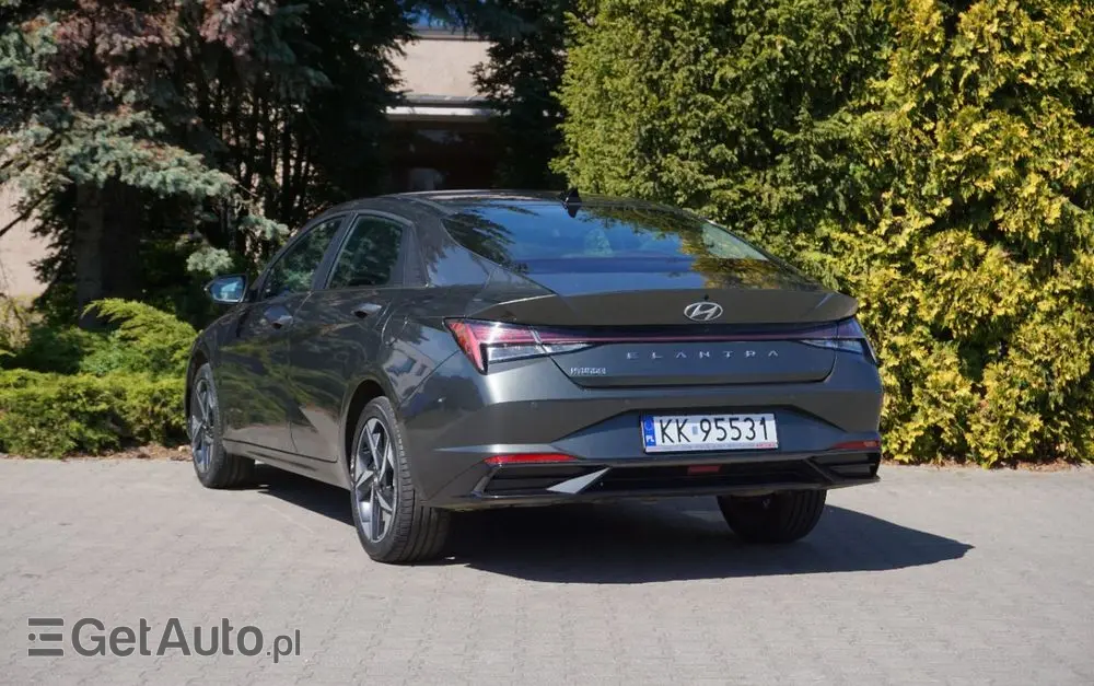 HYUNDAI Elantra 