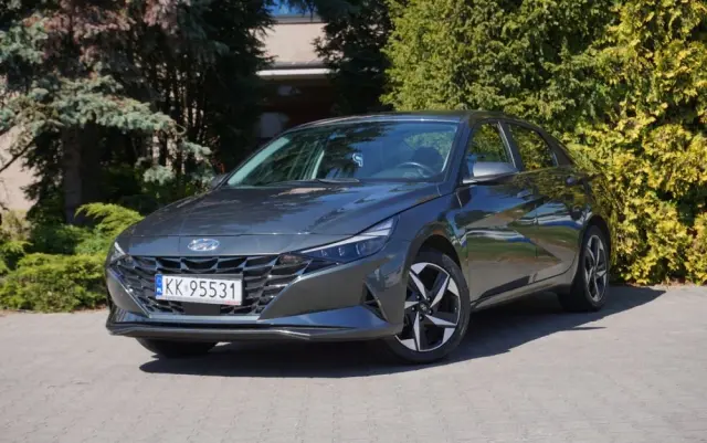 HYUNDAI Elantra 