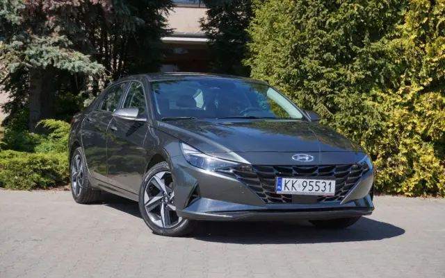 HYUNDAI Elantra 