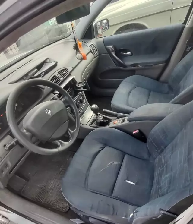 RENAULT Laguna 1.8 16V (120 KM)