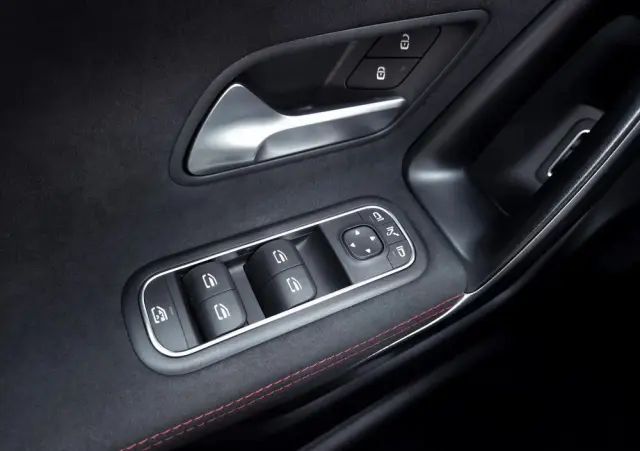 MERCEDES-BENZ CLA 220 d 4-Matic AMG Line 8G-DCT