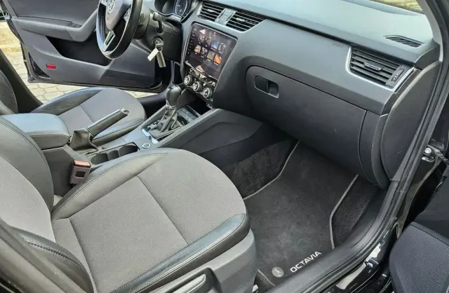 SKODA Octavia 