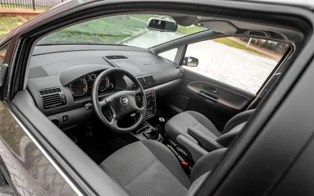 SEAT Alhambra 1.8 20V Turbo Sport