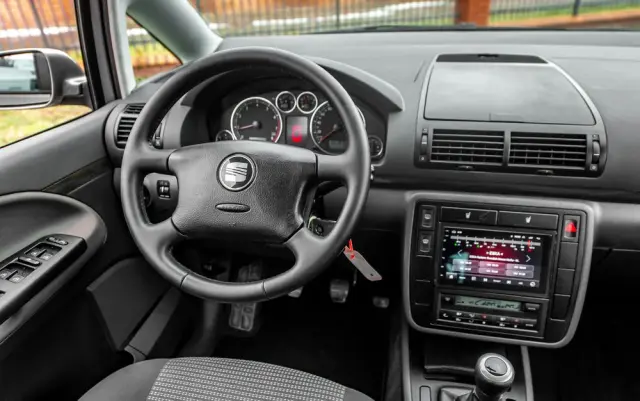 SEAT Alhambra 1.8 20V Turbo Sport