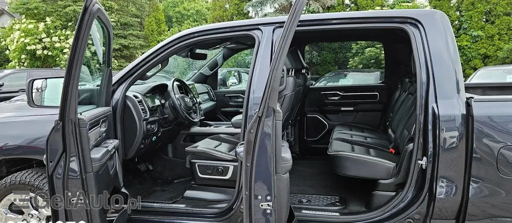 RAM 1500 Crew Cab Laramie