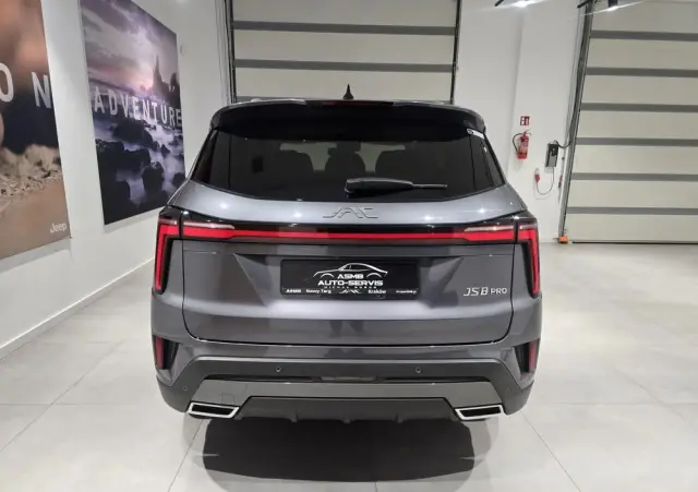 JAC JS8 
